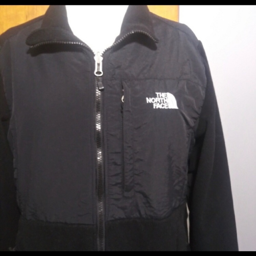women’s north face fleece jacket!!